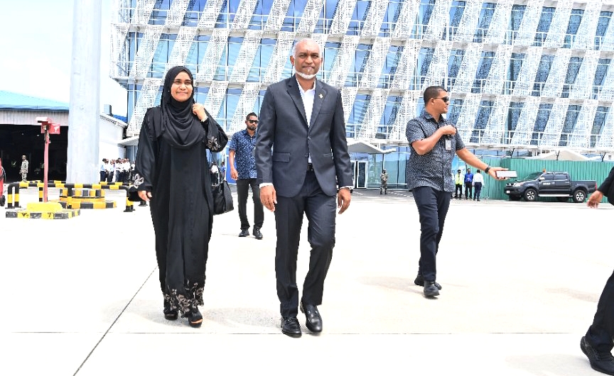 ރައީސްގެ ދެކަބަލުން އުމްރާއަށް.