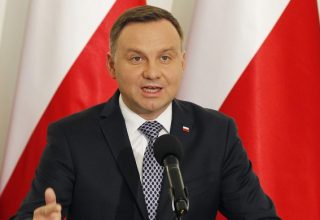 09-43-41-Poland_president_AP