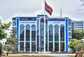 ދިވެހި ފުލުހުންގެ އިދާރާގެ ހެޑް ކުއާޓާސް، ހުސައިން އާދަމް ބިލްޑިންގ/ފޮޓޯ: މިހާރު
