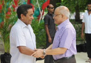 ކުރީގެ ރައީސް އަބްދުޛ ޔާމީން އަދި ކުރީގެ ރައީސް މައުމޫން އަބްދުލް ގައްޔޫމް : ފައިލް ފޮޓޯ