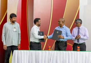 ތުޅާދޫ އެއާޕޯޓް ތަރައްގީ ކުރުމަށް އެއްބަސްވުމުގައި ސޮއި ކުރުމަށް ބޭއްވ ރަސްމިއްޔާތުގެ ތެރެއިން