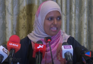 ޖެންޑަރ މިނިސްޓްރީއިން ބޭއްވި ނޫސްވެރިންގެ ބައްދަލުވުމެއްގައި މިނިސްޓަރ ޝިދާތާ ވާހަކަދައްކަވަނީ . ފޮޓޯ:ސަންގު