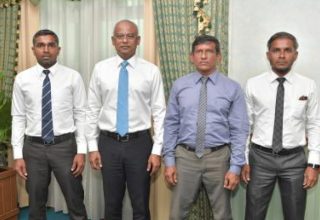 ފެލިދޫ ކައުންސިލަރުންނާ ރައީސް ބައްދަލުކުރައްވައިފި