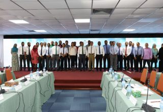 ކޯޓް އެޑްމިނިސްޓްރޭޓަރުންގެ މަސައްކަތުގެ ބައްދަލުވުމުގެ ތެރެއިން: ފޮޓޯ ޑީޖޭއޭ