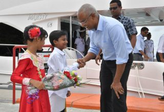 ފޮޓޯ:ރައޯސް އޮފީސް..މީދޫއަށް ކުރެއްވި ޒިޔާރަތުގެ ތެރެއިން