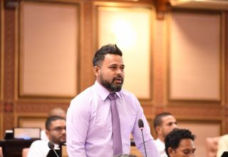 ނައިފަރު ދާއިރާގެ މަޖިލިސް މެމްބަރު އަހުމަދު ޝިޔާމް" ފޮޓޯ މަޖިލިސް