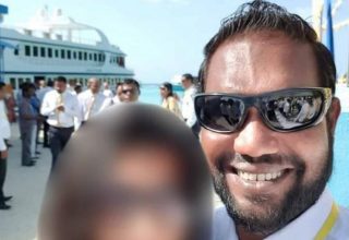 ފުލުހުންގެ ބެލުމުގެ ދަށުގައި ހުއްޓާ ފިލި ކައުންސިލަރު ޖައުފަރު. ފޮޓޯ:މީސް މީޑިއާ