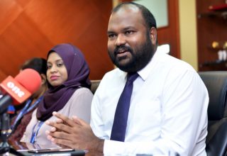 ނޫސްވެރިންގެ ބައްދަލުވުމުގައި މިނިސްޓަރ އަލީ ވަހީދު ވާހަކަފުޅު ދައްކަވަނީ..ފޮޓޯ:ސަން