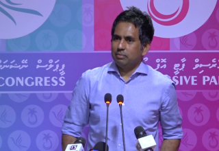 މެންބަރު ސައީދު ނޫސްވެރިންގެ ބައްދަލުވުމެއްގައި ވާހަކަދައްކަވަނީ. ފޮޓޯ: ސަންގު