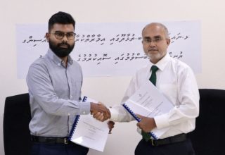 ނައިފަރުގައި ހައުސިންގް ޔުނިޓް އެޅުމަށް ޑަބްލިއު އެންޑް އޭ އޯވަރސީސް ޕްރައިވެޓް ލިމިޓެޑާއި ހަވާލުކުރި ރަސްމިއްޔާތުގެ ތެރެއިން.... ފޮޓޯ: ހައުސިން މިނިސްޓްރީ