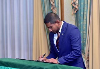 ޔޫތް މިނިސްޓަރ އަހުމަދު މަހުލޫފް : ފައިލް ފޮޓޯ