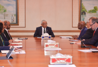 ވޯލްޑް ބޭންކާއެކު މިއަދު ބޭއްވި ބައްދަލުކުރެއްވުމުގެ ތެރެއިން... ފޮޓޯ: ރައީސް އޮފީސް