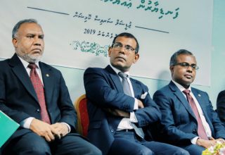 އުއްތަމަ ފަނޑިޔާރު ޑރ އަހުމަދު އަބްދުﷲ ދީދީއާއި ރައްޔިތުންގެ މަޖިލީހުގެ ރައީސް ރައީސް މުހައްމަދު ނަޝީދުގެ އިތުރުން ޖޭއެސްސޫގެ ރައީސް އަދި  ސުޕްރީމް ކޯޓޫގެ ފަނޑިޔާރު އަބްދުﷲ އަރީފް: ފައިލް ފޮޓ