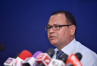 އާދަމް ޝަރީފް އުމަރު ނޫސްވެރިންގެ ބައްދަލުވުމެއްގައި ވާހަކަދައްކަވަނީ.... ފޮޓޯ: ސަންގު ފައިލް