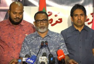 މިއަދުގެ ނޫސްވެރިންގެ ބައްދަލުވުމުގައި އަބްދުއްރަހީމް ވާހަކަދައްކަވަނީ: ފޮޓޯ ސަންގު
