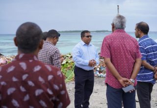 ތިމާވެއްޓާއި ބެހޭ ވަޒީރު މުލަކުއަތޮޅަށް ކުރެއްވި ދަތުރުފުޅުގެ ތެރެއިން: ފޮޓޯ: މިސްޓްރީ