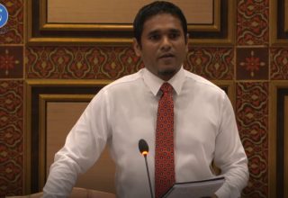 މެމްބަރު އިލްޔާސް ރައްޔިތުންގެ މަޖިލީހުގައި ވާހަކަދައްކަވަނީ: ފޮޓޯ ސަންގު
