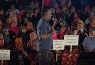ރޭގެ ޖަލްސަގައި އަބްދުއްރަހީމް ވާހަކަދައްކަވަނީ: ފޮޓޯ ސަންގު އާކައިވް
