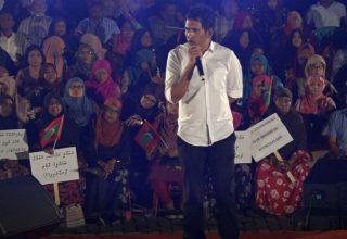 ސައީދު ރޭޖެ ޖަލްސާގައި ވާހަކަ ދައްކަވަނީ