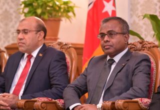 އުއްތަމަ ފަނޑިޔާރާއި،ފަނޑިޔާރު އާދަމް މުހައްމަދު ޖަލްސާއެއްގެ ތެރެއިން : ފޮޓޯ ސަން