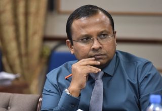 އަފްރާޝީމް މަރުގެ މައްސަލައިގެ ރިޕޯޓަށް މަޝްވަރާ ކުރާއިރު، އެ ކޮމިޓީގައި އޭރުގެ ކޮމިޝަނާ އޮފް ޕޮލިސް އަދި މިހާރުގެ ތިމަރަފުށީ ދާއިރާގެ މެމްބަރު 241 ކޮމިޓީގައި ނުހިމެނުމަށް ފާސްކޮށްފި - ފޮޓޯ: