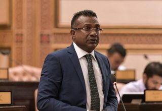މެމްބަރު ޖާބިރު މަޖިލީހުގައި ވާހަކަދައްކަވަނީ: ފޮޓޯ ސަންގު