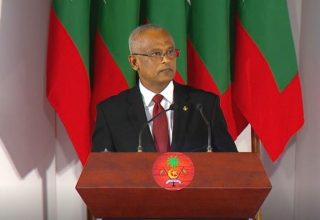 ރައީސް ސޯލިހް ޖަލްސާއެއްގައި ވާހަކަދައްކަވަނީ: ފޮޓޯ ސަންގު