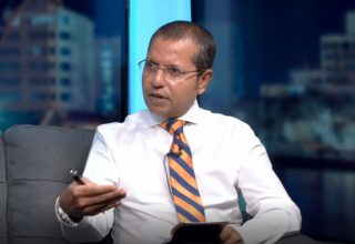 ސެކޭޓްރީ މަލްޓިލެޓްރަލް ޑރ.އަލީ ނަސީރު (އަލިނީ)  ޚަބަރަށްފަހުގައި ވާހަކަދައްކަވަނީ: ފޮޓޯ ސަންގު