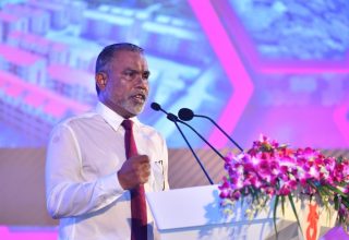 ސީޔާސީ ލީޑަރުންތަކަކާއި ހެދި މުޅި ގައުމު ހިބަރު ވަދެއްގައި ޖެހިއްޖެ: އަބްދުއް ރަހީމް