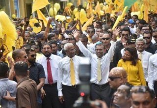 ރައީސް ނަޝީދު އިނގިރޭސިވިލާތުގައި ހުންނެވުމަށްފަހު ރާއްޖެ  ވަޑައިގެންނެވި ދުވަހު... ފޮޓޯ: ޓުވިޓަރ