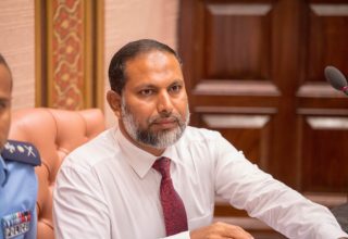 ހޯމް މިނިސްޓަރ އިމްރާން މީގެ ކުރިން މަޖިލީހުގައި ވާހަކަދައްކަވަނީ: ފޮޓޯ މަޖލިސް