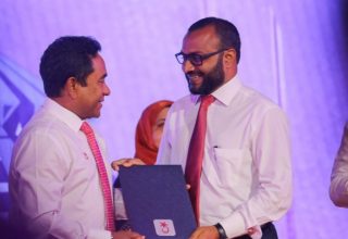 ޑރ. ޝަހީމް ރައީސް ޔާމިން އަރިހުގައި... ފޮޓޯ: ފޭސްބުކް