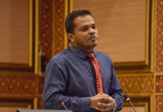 ކުރީގެ މެމްބަރު ނިޒާރު މަޖިލީހުގައި ވާހަކަދައްކަވަނީ: ފޮޓޯ މަޖިލިސް