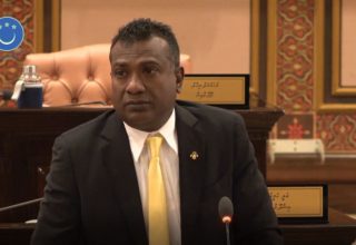 މެމްބަރު ޖާބިރު މަޖިލީހުގައި ވާހަކަދައްކަވަނީ: ފޮޓޯ މަޖިލިސް