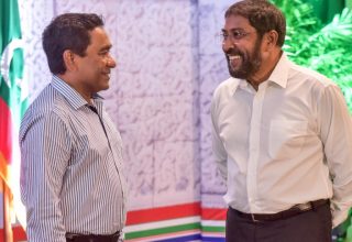 އިދިކޮޅާއި ޖޭޕީއިން މަޖިލީސް އިންތިހާބަށް މަޝްވަރާތަކެއްކޮށް، އެއް ޕާޓީން އަނެއް ޕާޓީއަށްޓަކާ ބައެއް ދާއިރާތައް ދޫކުރި