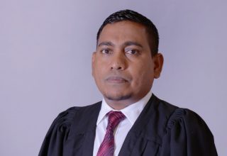 ފަނޑިޔާރު ޝުޖާއަށް މަރުގެ އިންޒާރުދިން ކަމުގެ ތުހުމަތުގައި މީހަކު ހައްޔަރުކޮށްފި