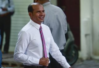 ހަތިޔާރު ތޫނުކޮށްގެން ނިކުމެ ސަރުކާރު ވައްޓާލަން ގޮވާލުމުން ލަތީފަށް ފާޑު ކިޔުން