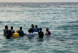 ފުލުހުންނާއި އާންމުން ބޮޑުމަސް ސަލާމްތަކުރަނީ --- ފޮޓޯ: ޕޮލިސް