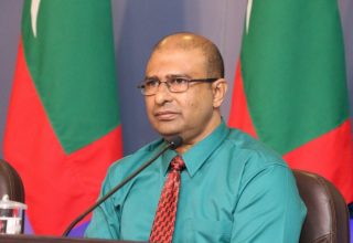 ކޮމިޝަނަރ އޮފް ޕްރިޒަންސް މުނާޒް މަގާމުން ވަކިކޮށްފި