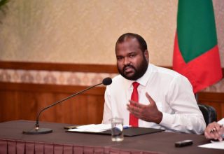 ކޮރޯނާ ވައިރަސްއާއި ގުޅޭގޮތުން ހެލްތު މިނިސްޓްރީ އާއި ޓޫރިޒަމް މިނިސްޓްރީން ރައީސް އޮފީހުގައި ބޭއްވި ނޫސްވެރިންގެ ބައްދަލުވުން