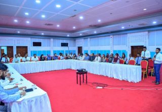 "ޓޭބަލް ޓޮޕް" --- ފޮޓޯ މިނިސްތްރީ