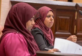 ޖެންޑަ މިނިސްޓަރު ޝިދާތާ ޝަރީފް މިއަދުގެ މަޖިލީހުގެ ޖަލްސާގައި -- ފޮޓޯ: ރައްޔިތުންގެ މަޖިލިސް