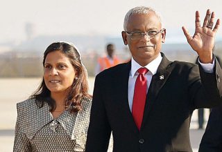 ރައީސް އިބްރާހިމް މުހައްމަދު ސާލިޙް އަދި އަނބިކަނބަލުން މެޑަމް ފަޒްނާ: ފައިލް ފޮޓޯ