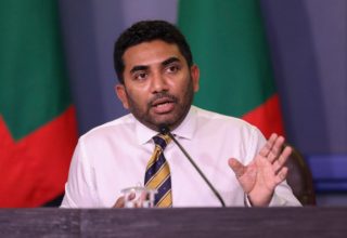 ހެލްތް މިނިސްޓަރ އަބްދުﷲ އަމީން: ފައިލް ފޮޓޯ