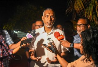 ނޫމަޑި މައްސަލައާ ގުޅިގެން މުއިއްޒަށް އަދުލު އިންސާފު ގާއިމުކުރުމަށް ހުރަސް އެޅުމުގެ ތުހުމަތު - ފޮޓޯ: ވަން އޮންލައިން