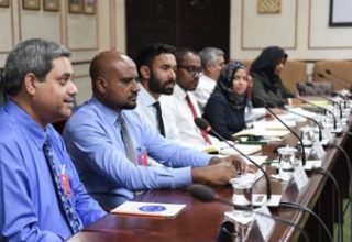 ބާ ކައުންސިލްގެ މެމްބަރުން މަޖިލީހުގެ ކޮމެޓީއެއްގައި: ފޮޓޯ މަޖިލިސް