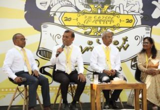 އެމް.ޑީ.ޕީގެ އަންހެނުންގެ ރޫޙޫން ބޭއްވި ކޮންފަރެންސްގައި ނަޝީދު ވާހަކަދައްކަވަނީ. ފޮޓޯ:އެމް.ޑީ.ޕީ ސެކްރެޓެރ