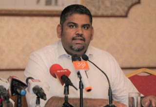 ސަރުކާރުގެ ސްޕޯކްސްޕާރސަން މަބްރޫކް ޢަޒީޒު ނޫސްވެރިންނަށް މަޢުލޫމާތުދެއްވަނީ