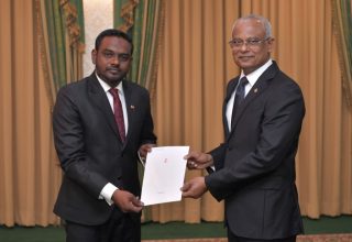 އިލެކްޝަން ކޮމިޝަންގެ މެންބަރު އަޙްމަދު އަކްރަމް. ފޮޓޯ: ރައީސް އޮފީސް