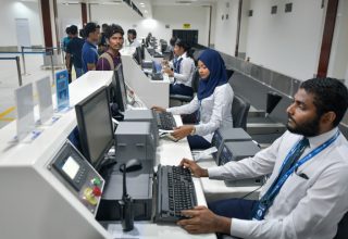ކޮރޯނާ ވައިރަސް: ހަކުރާހުރާ ކޭހާ ގުޅިގެން އެމްއޭސީއެލްގެ ގިނަ މުވައްޒަފުންތަކެއް ވެސް އައިސޮލޭޝަންއަށް!